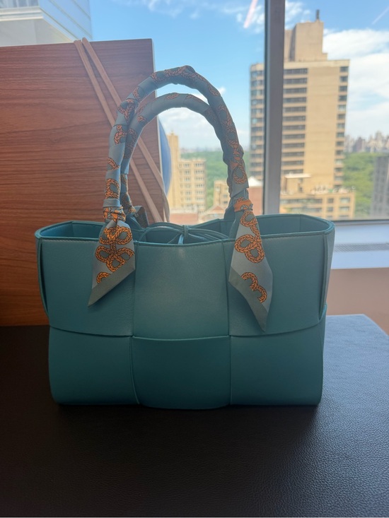 Bottega Veneta Handbags - Bottega Veneta Arco tote